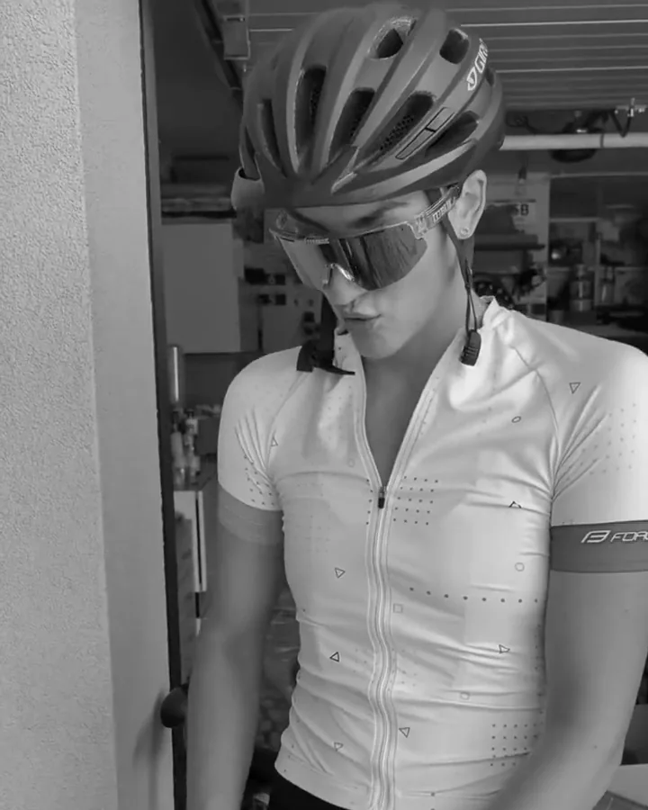 Natalia Dominiak przy rowerze